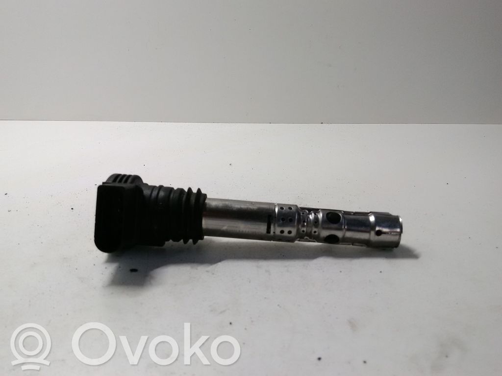 Audi A4 S4 B6 8E 8H Cewka zapłonowa wysokiego napięcia 
