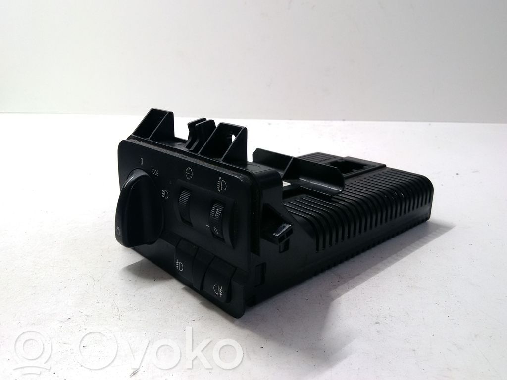Lukturu slēdzis   61316907947,086480061