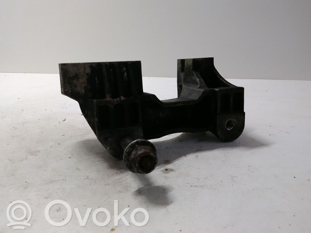 Ford Mondeo MK IV Engine mounting bracket 