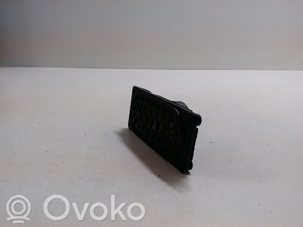 Audi A3 S3 8P Громкоговоритель в панели 