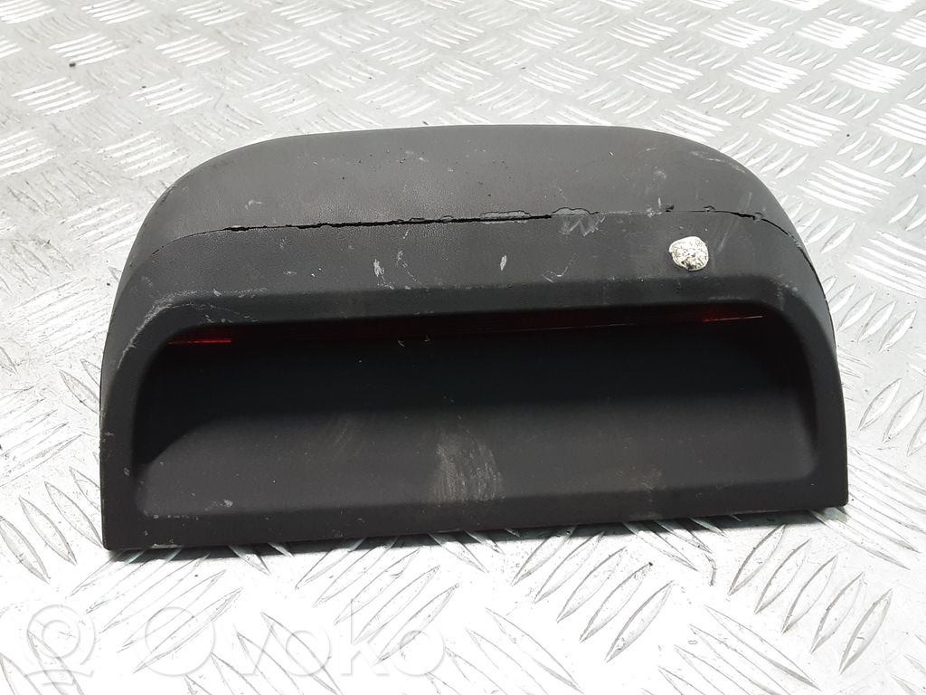 Mitsubishi Carisma Third/center stoplight 