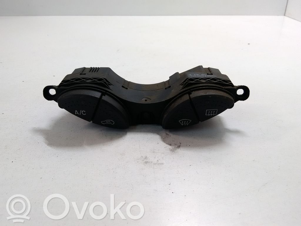 Ford Focus Bouton de dégivrage pare-brise 