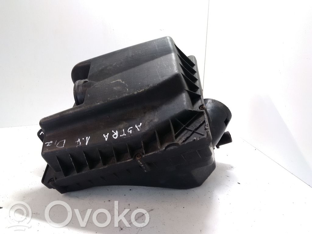 Opel Astra H Air filter box 