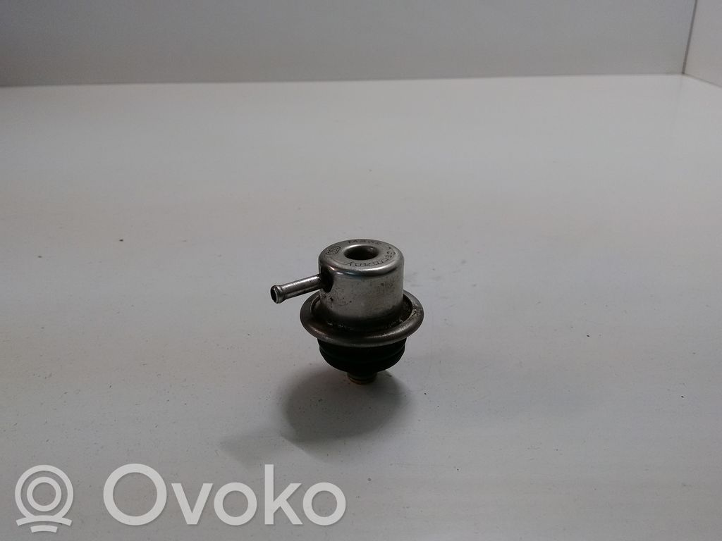 Volkswagen Golf IV Régulateur de pression de carburant 