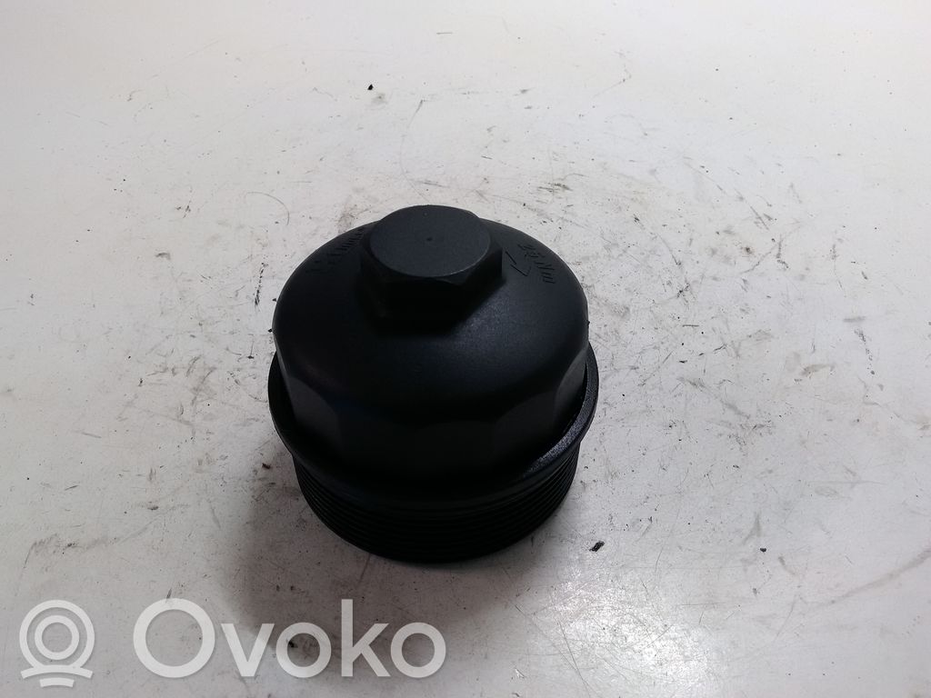 Audi A4 S4 B7 8E 8H Öljynsuodattimen kansi 