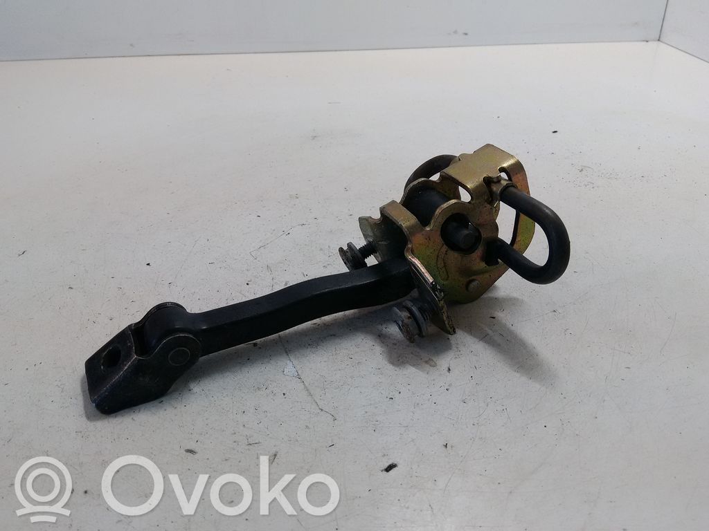 BMW 3 E46 Takaoven pidätin 