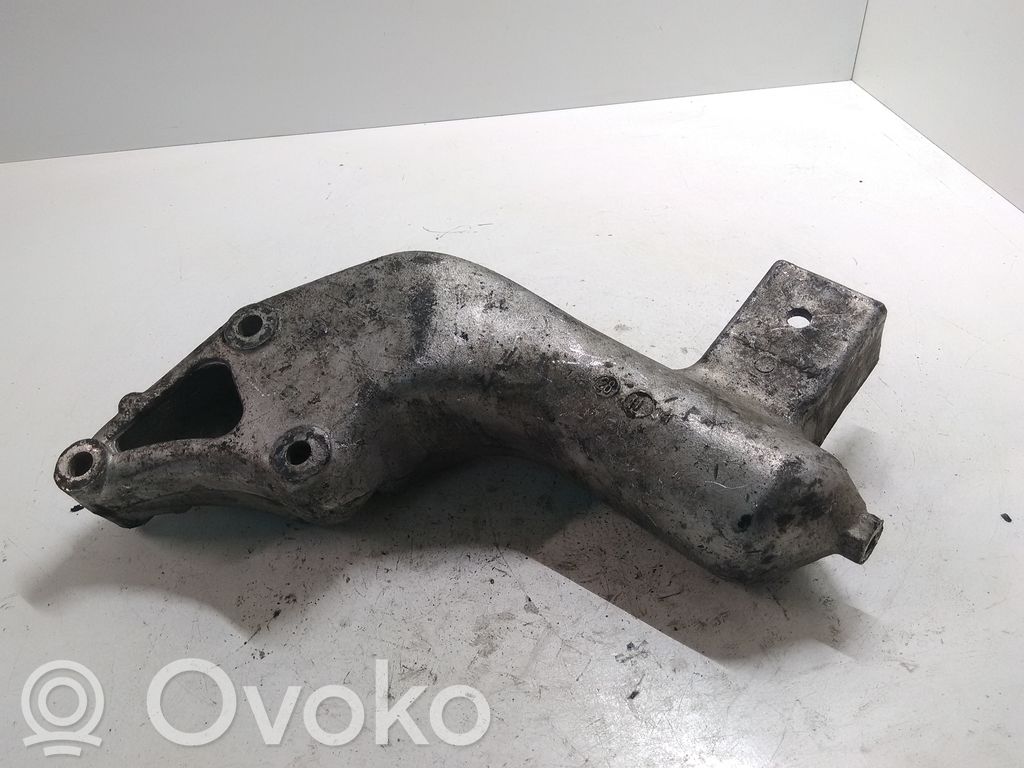 Peugeot 206 Engine mounting bracket 