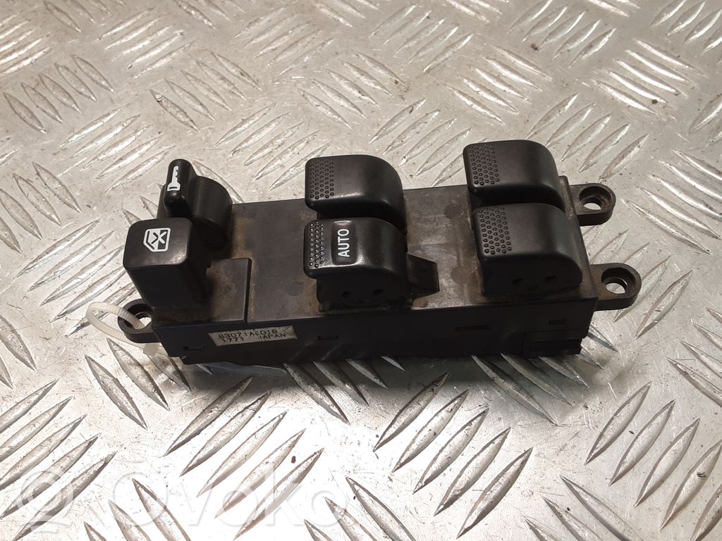 Electric window control switch   83071AE01B
