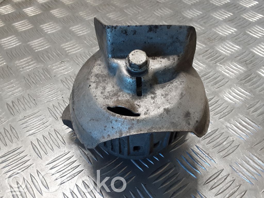 Mercedes-Benz E W212 Engine mount bracket 