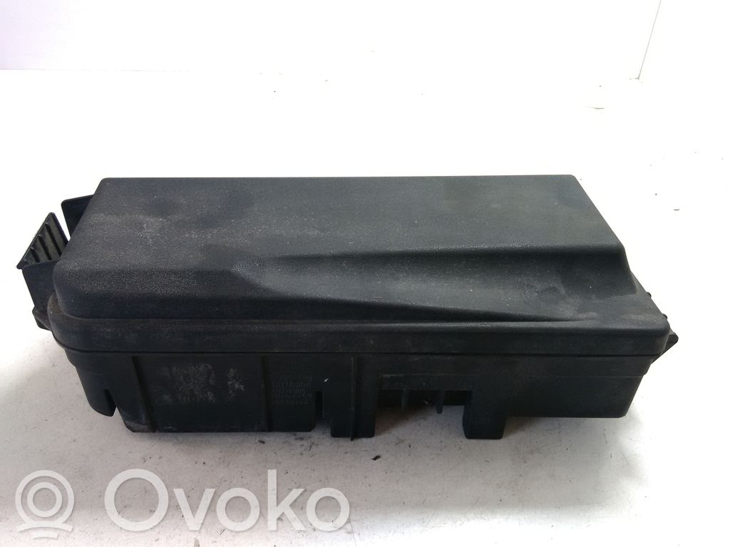 Opel Vectra C Saugiklių blokas 