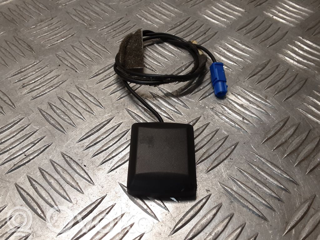 Renault Latitude (L70) GPS-pystyantenni 