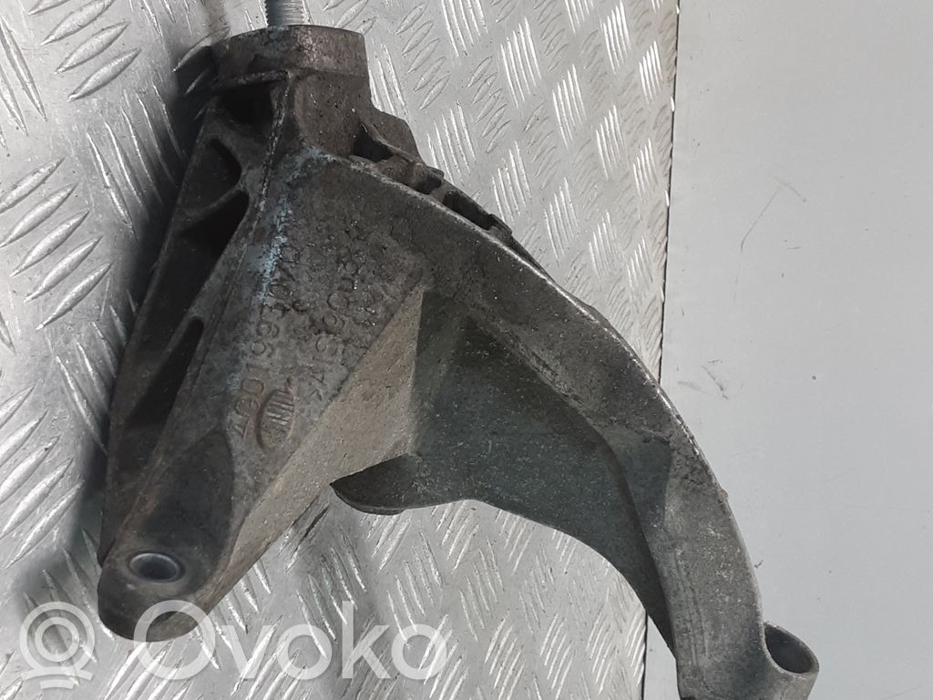 Audi A4 S4 B8 8K Engine mounting bracket 