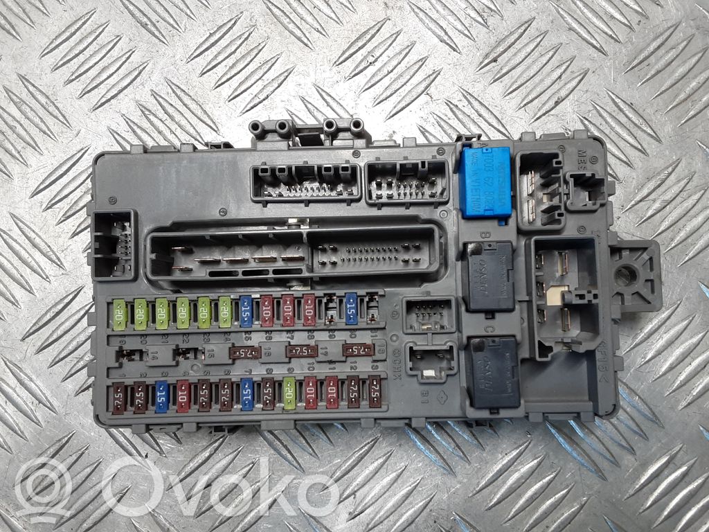 Honda Accord Ramka / Moduł bezpieczników 