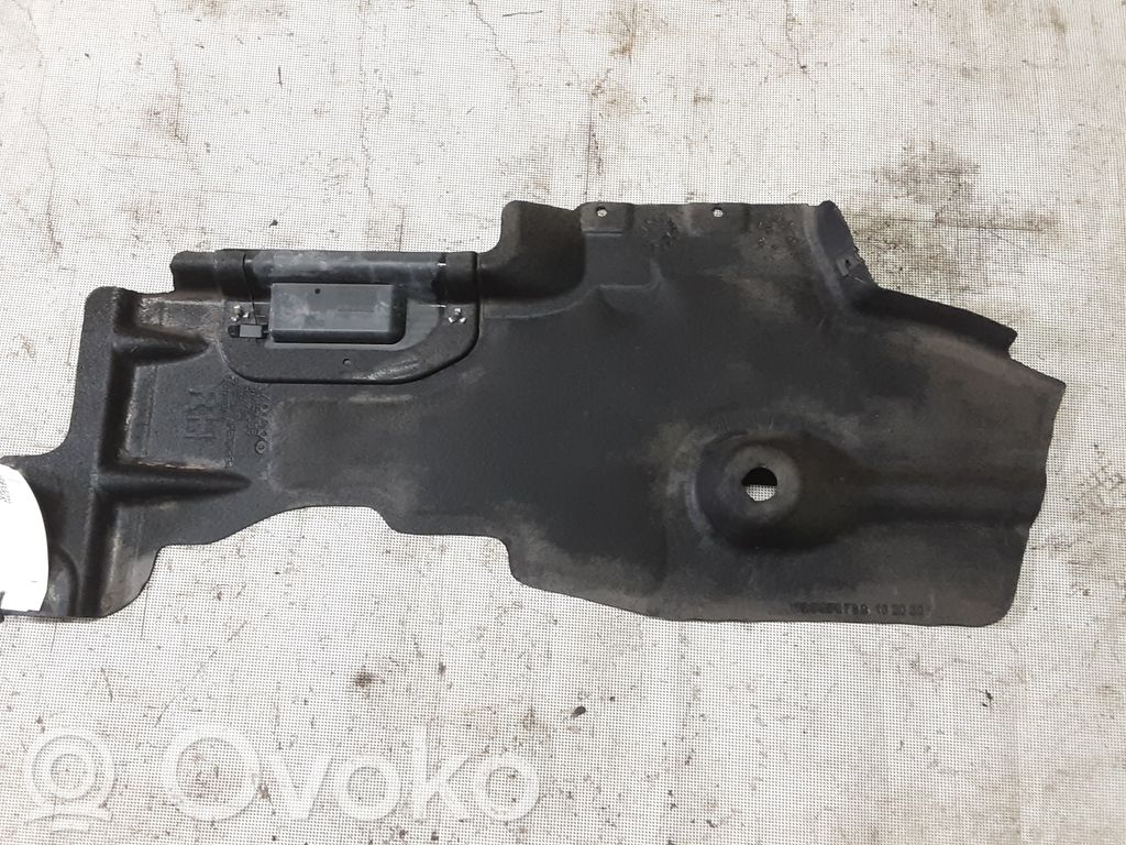 Volvo V40 Osłona środkowa podwozia 