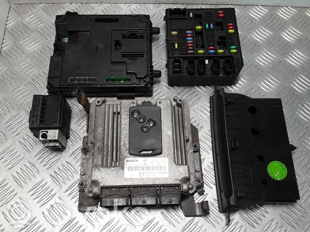 Renault Latitude (L70) Engine ECU kit and lock set 