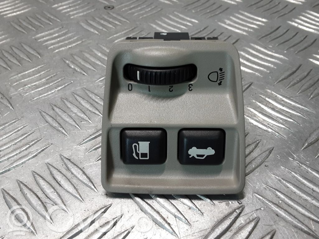 Jaguar S-Type Fuel tank opening switch 