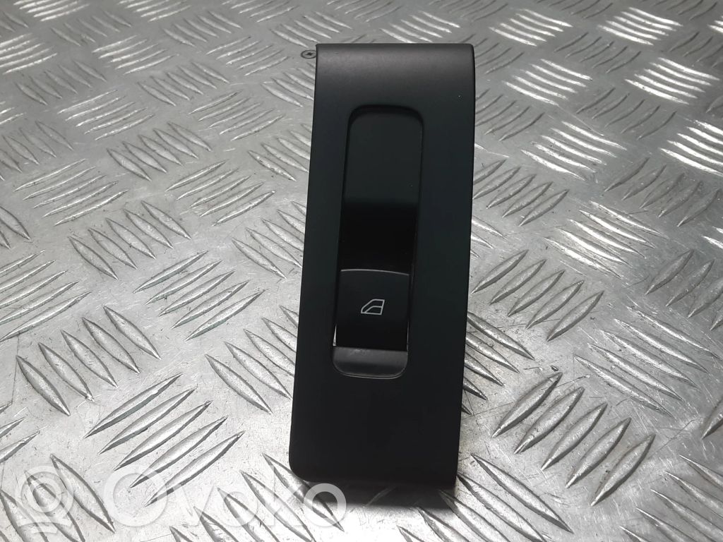 Volvo XC40 Electric window control switch 