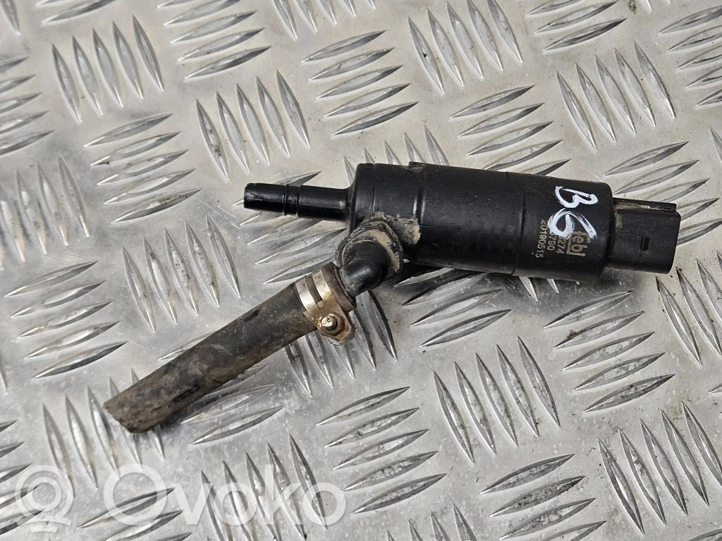 Volkswagen PASSAT B6 Windscreen/windshield washer pump 