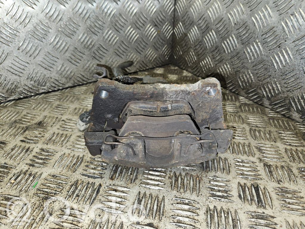 Audi A4 S4 B7 8E 8H Etujarrusatula 