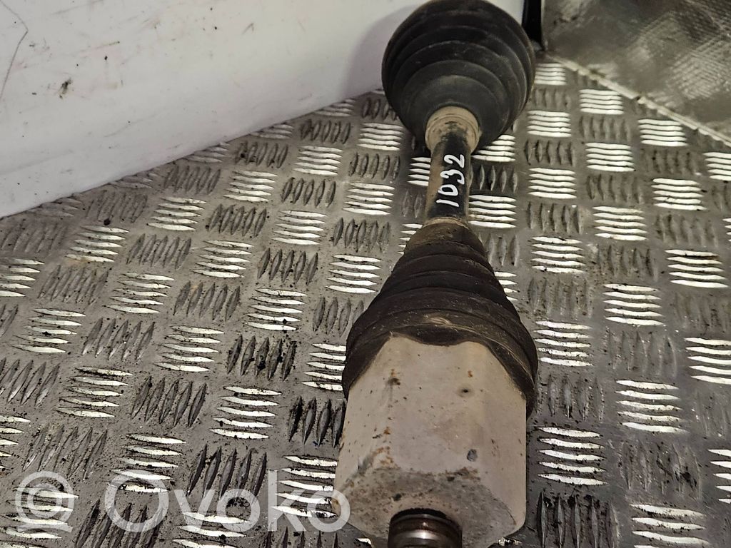 Volkswagen PASSAT B6 Front driveshaft 