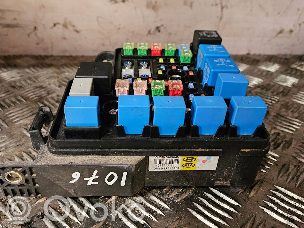 KIA Ceed Fuse module 