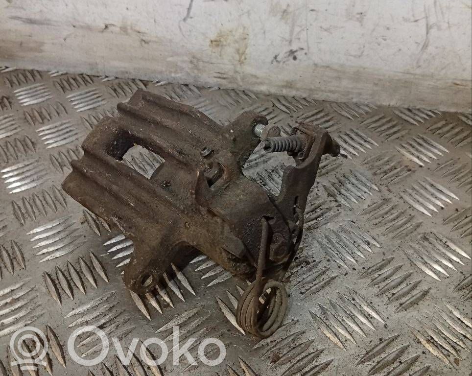Volkswagen PASSAT B5.5 Tylny zacisk hamulcowy 