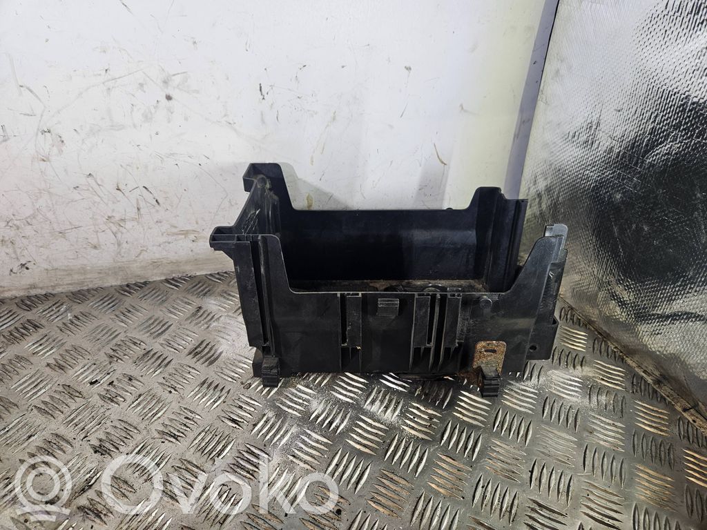 Opel Insignia A Dangtis akumuliatoriaus dėžės 