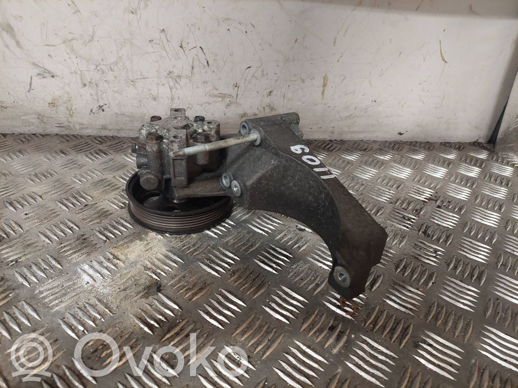 Opel Insignia A Generator/alternator bracket 