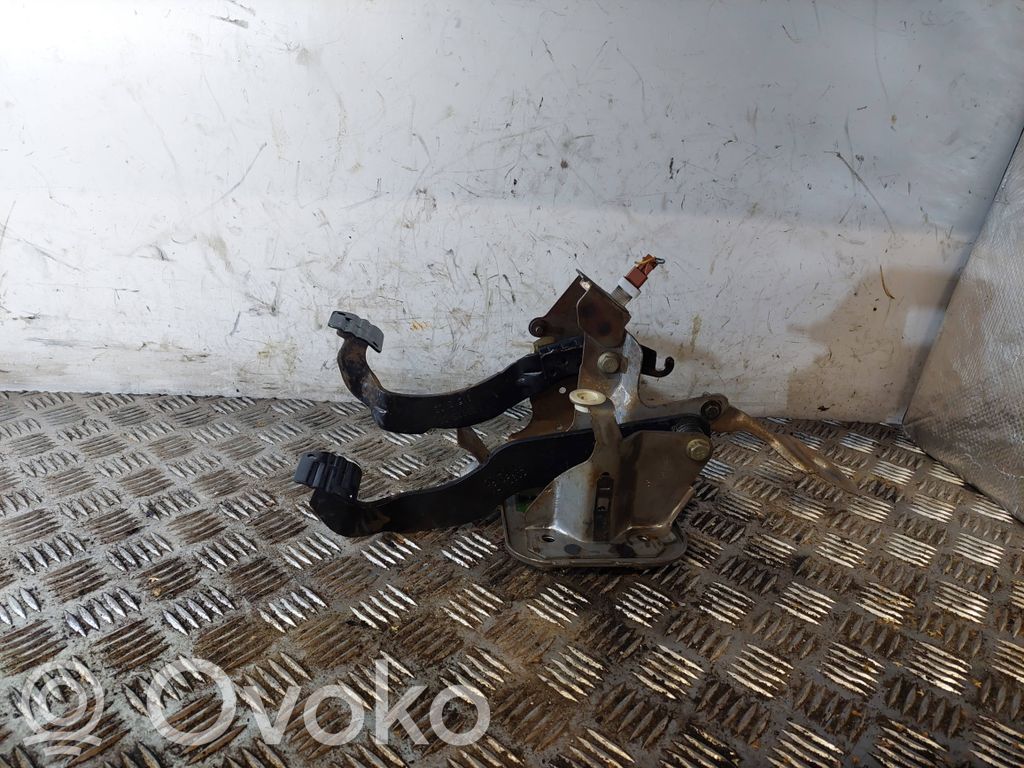 Peugeot 206 CC Clutch pedal 