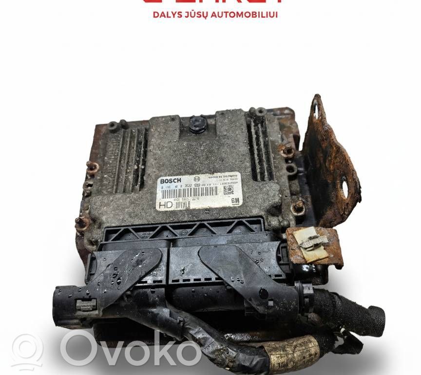 Opel Zafira B Engine control unit/module 
