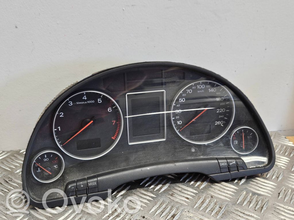 Audi A4 S4 B6 8E 8H Licznik / Prędkościomierz 
