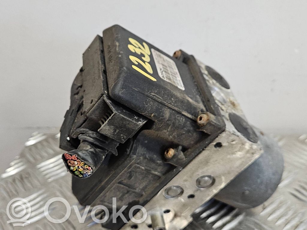 Audi A4 S4 B6 8E 8H ABS-pumppu 