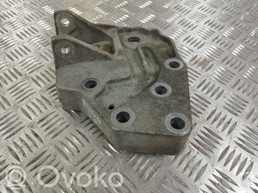 Land Rover Evoque I Engine mounting bracket 
