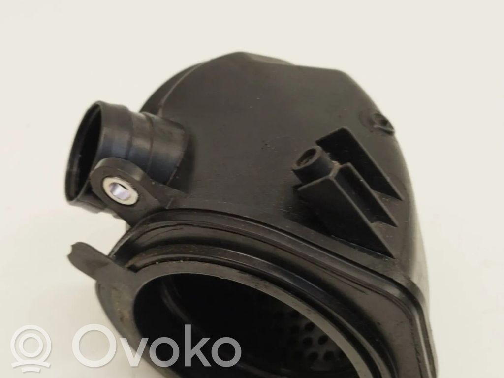 Turboahtimen ilmanoton letku   059129955AK,0114429A,4013050A