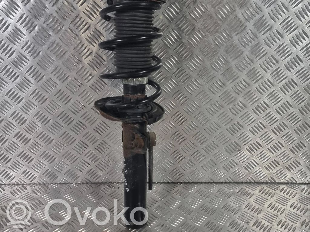 Volkswagen Golf VII Priekšpusē amortizators ar atsperi 