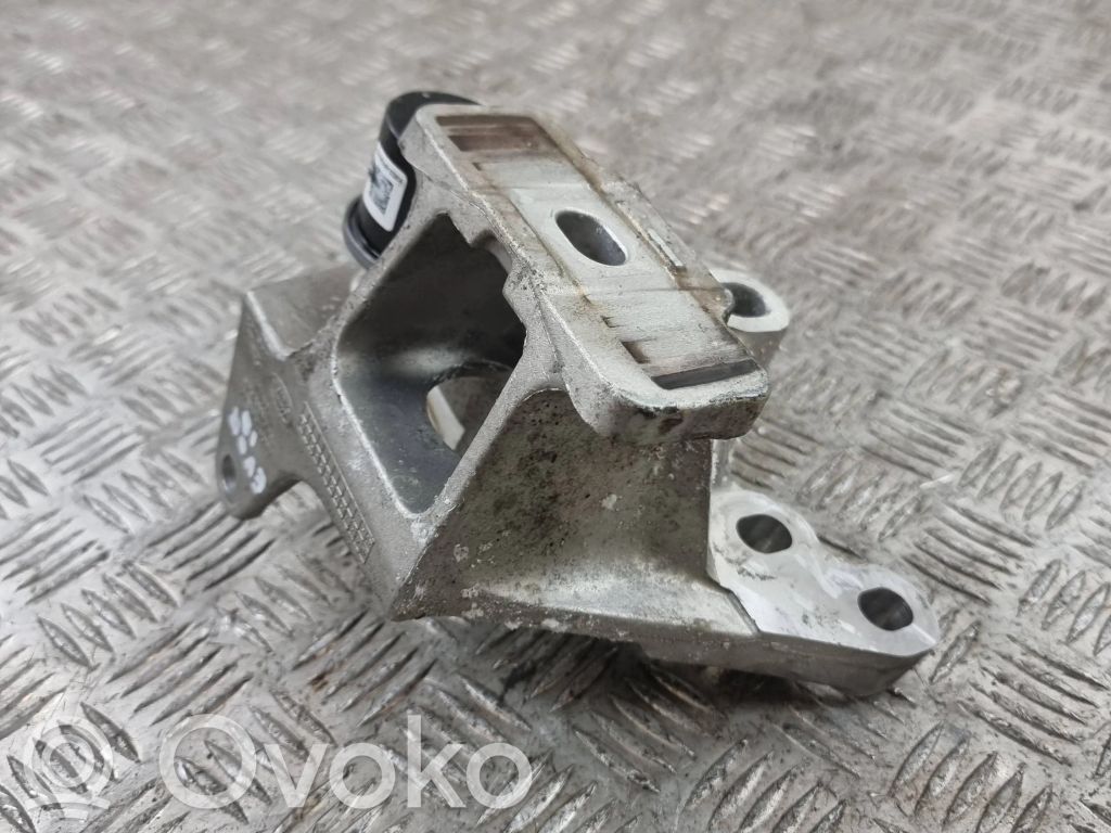 Land Rover Evoque II Engine mount bracket 