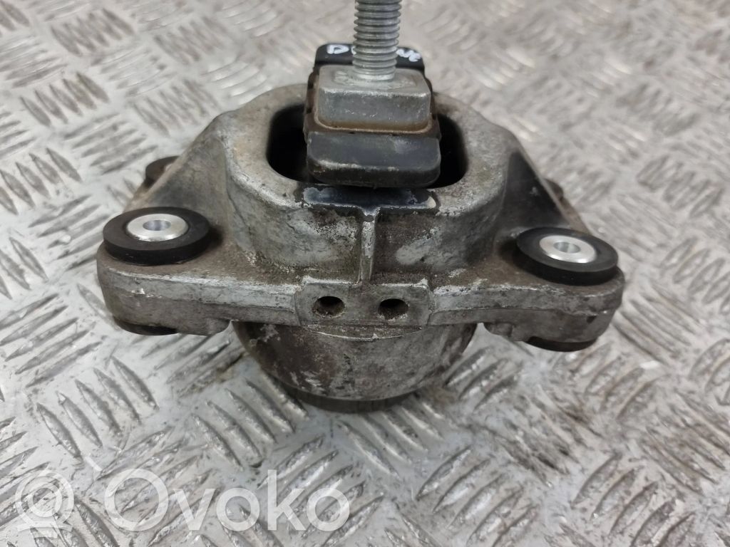 Land Rover Discovery 5 Engine mount bracket 
