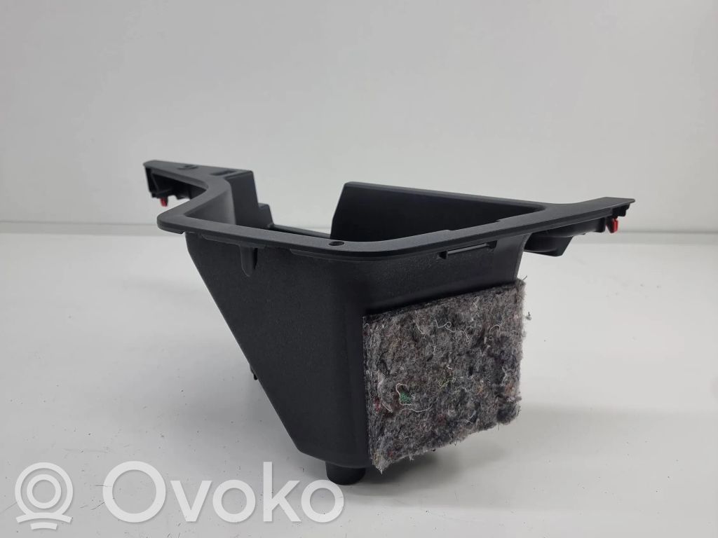 Lexus UX Guantera en el maletero 