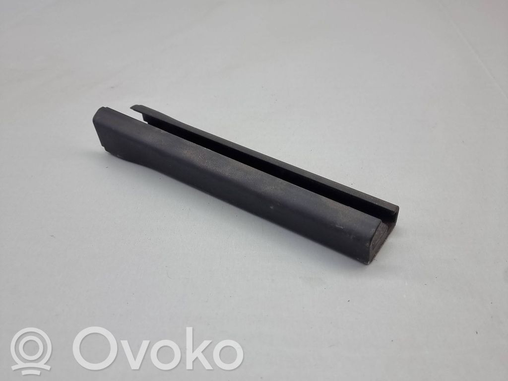 Szyna przedniego fotela kierowcy   M8E266411BC