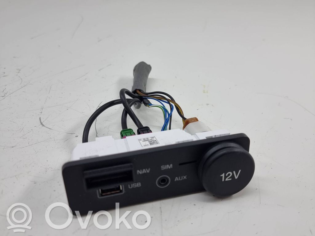 Jaguar F-Pace USB socket connector 
