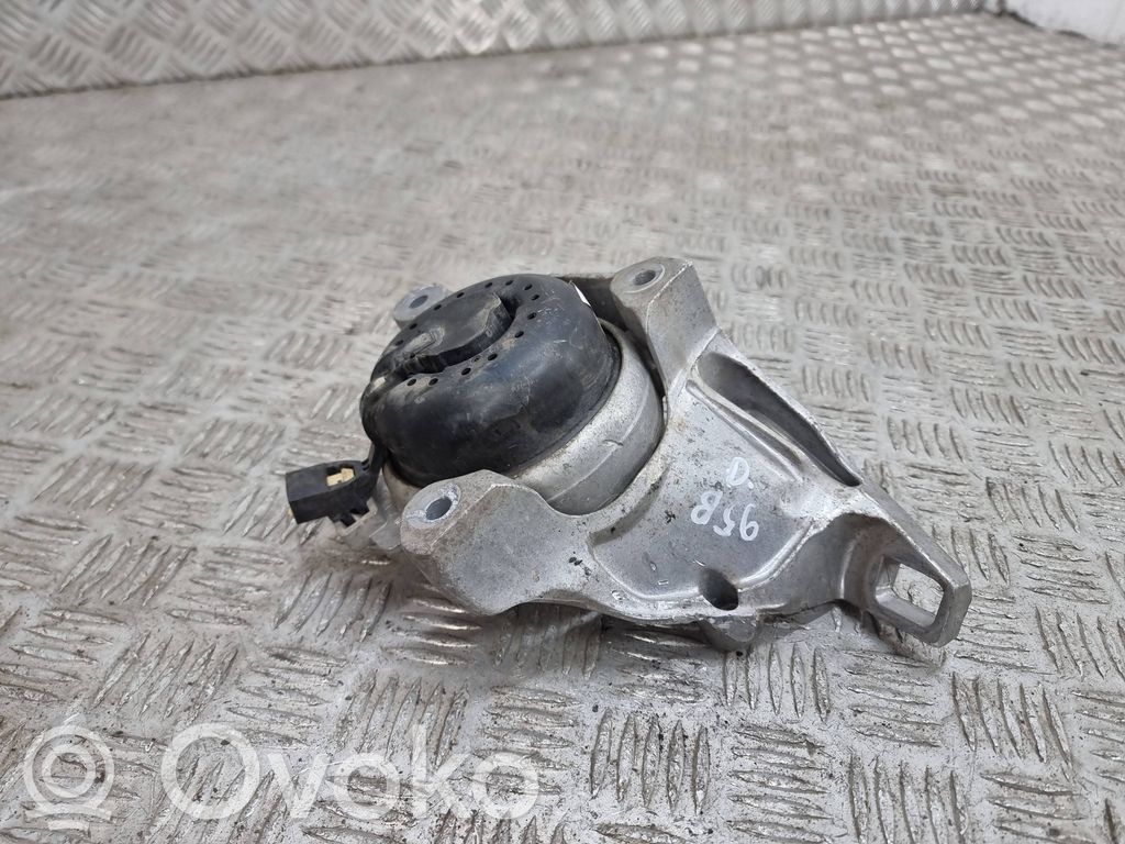 Porsche Macan (95B) Engine mount bracket 