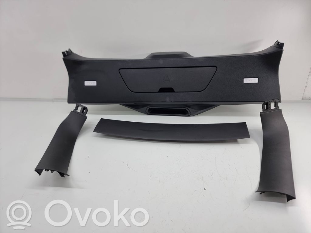 Tailgate trim   7442975,748125100,9184810
