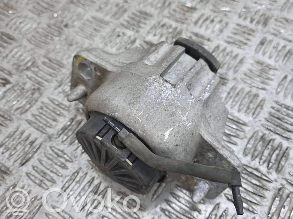 Land Rover Range Rover Velar Engine mount bracket 