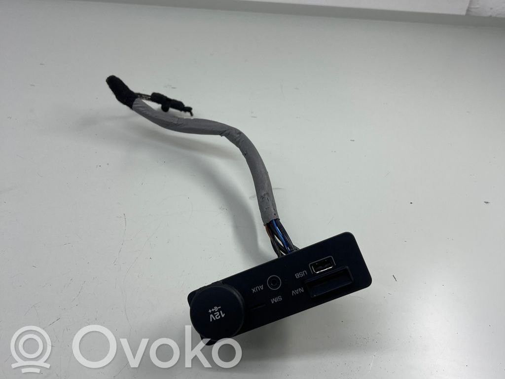 Jaguar F-Pace USB socket connector 