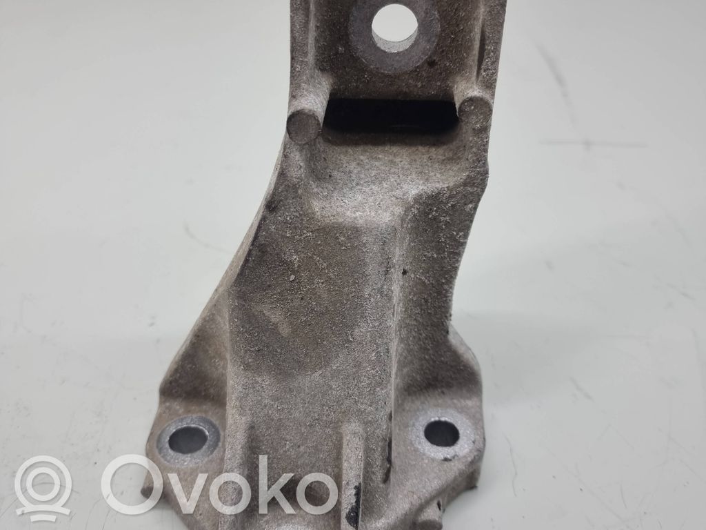 Land Rover Range Rover Sport L494 Engine mounting bracket 