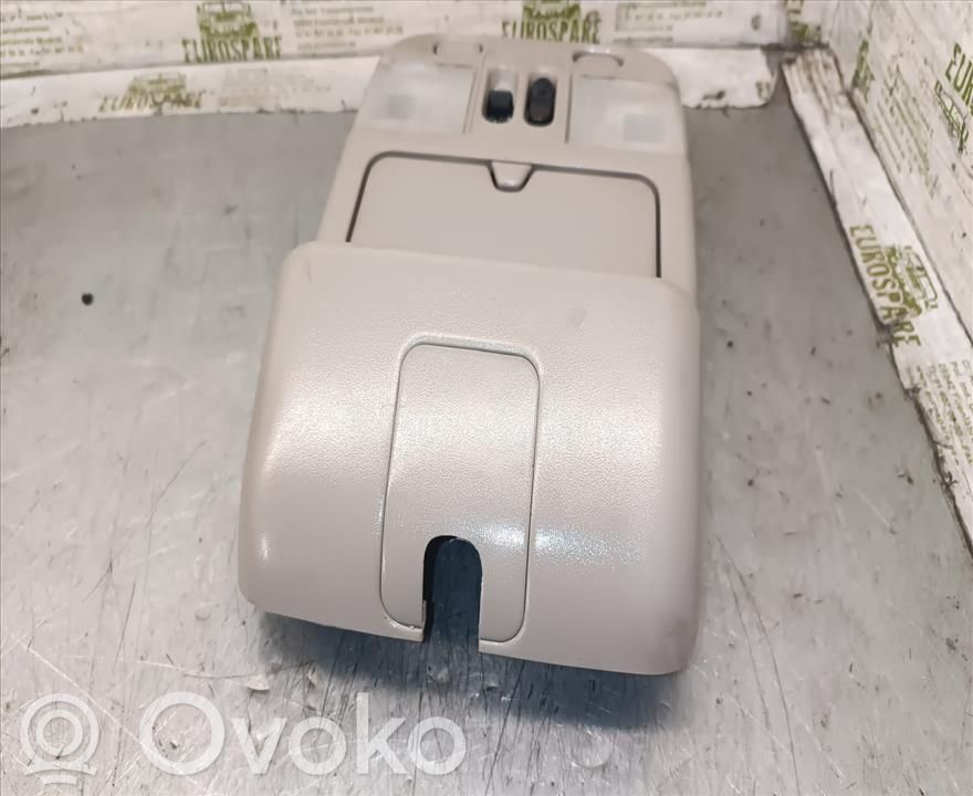 Nissan Patrol 260 Priekinių vietų apšvietimo žibintas 