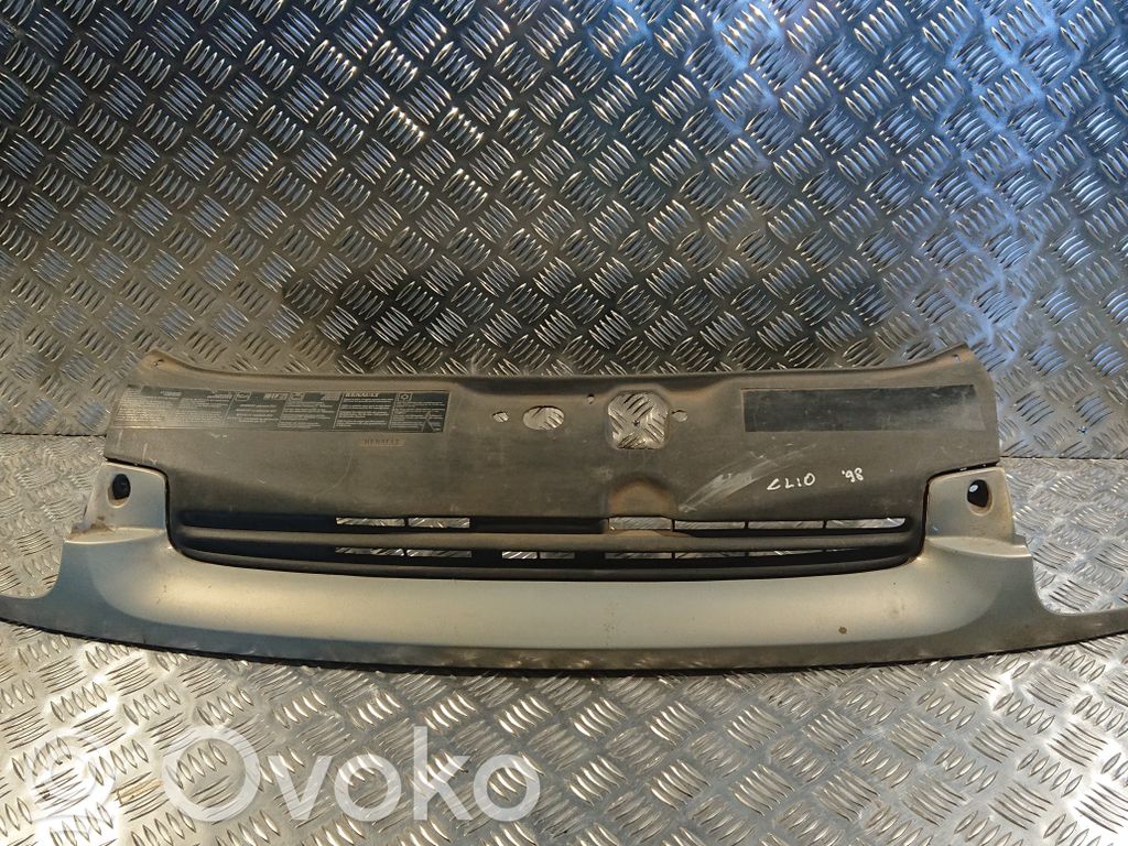 Renault Clio II Front bumper upper radiator grill 