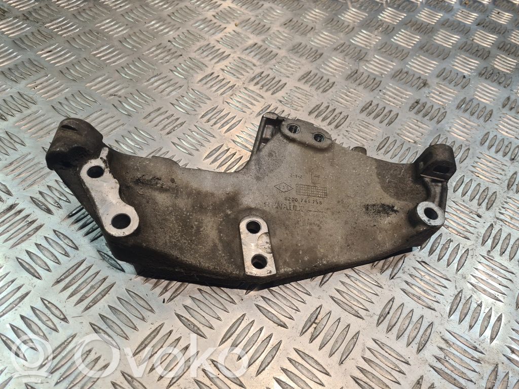 Renault Laguna III Engine mounting bracket 