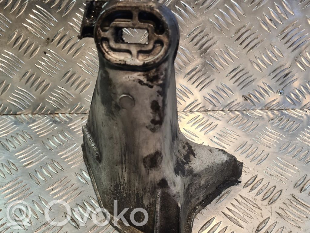 Audi 80 90 S2 B4 Engine mounting bracket 