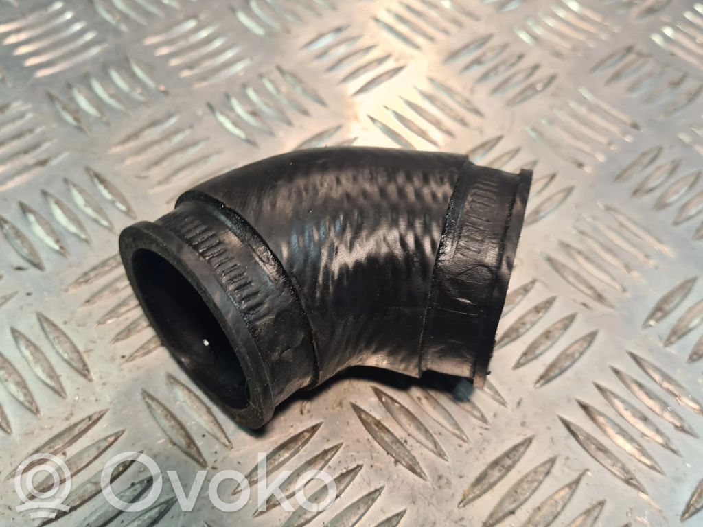 Volkswagen PASSAT B5 Wąż / Rura intercoolera 